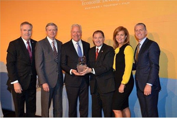 ハーバート州知事から優秀企業賞の授与