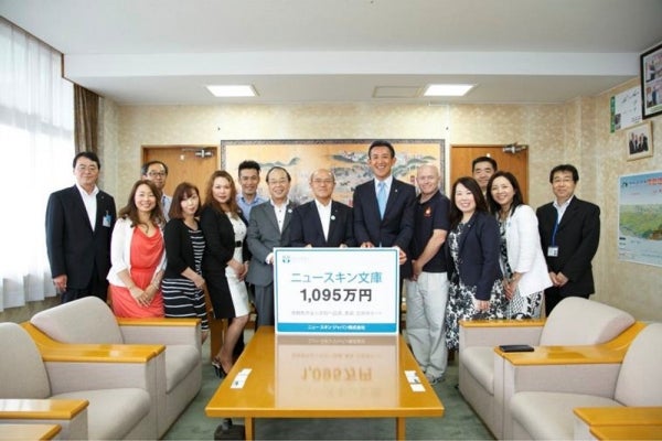 南相馬市長表敬訪問／小学校での贈呈式の様子