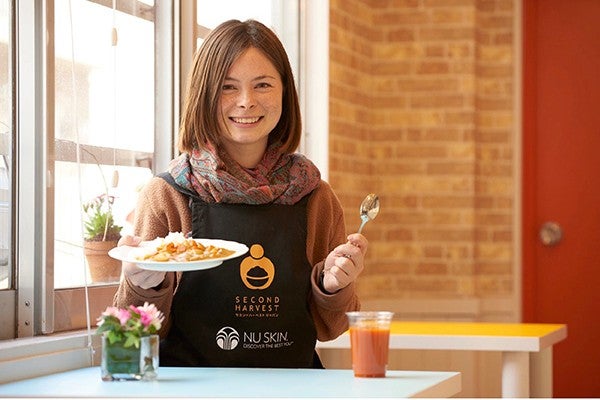 子どもたちに笑顔と食事を届ける